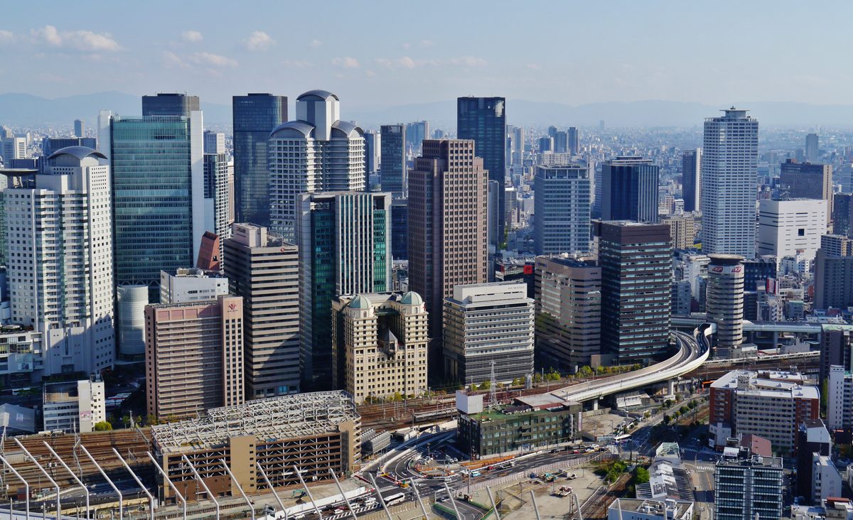 梅田スカイビルから望む大阪・梅田の街並み(大阪市北区)