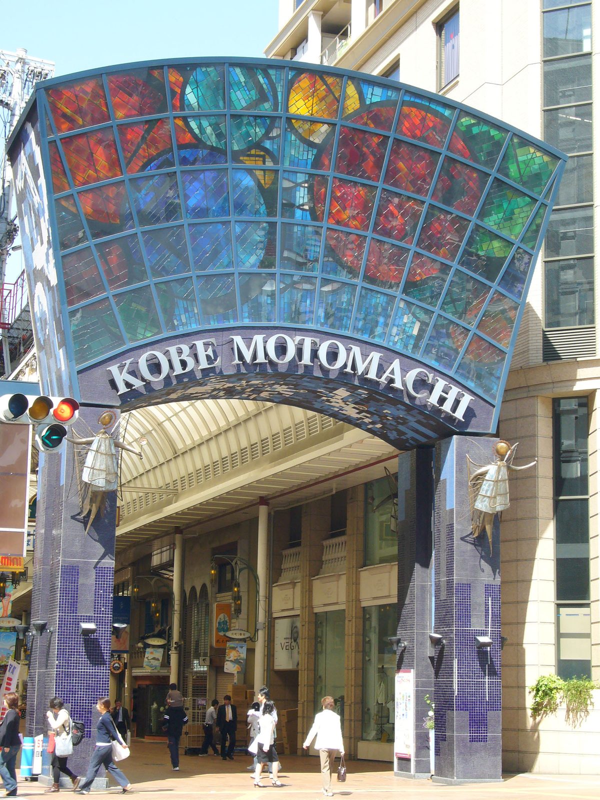 神戸元町商店街の入口ゲート(神戸市中央区)