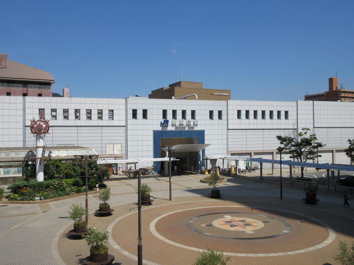 JR新長田駅前の駅前広場(神戸市長田区)