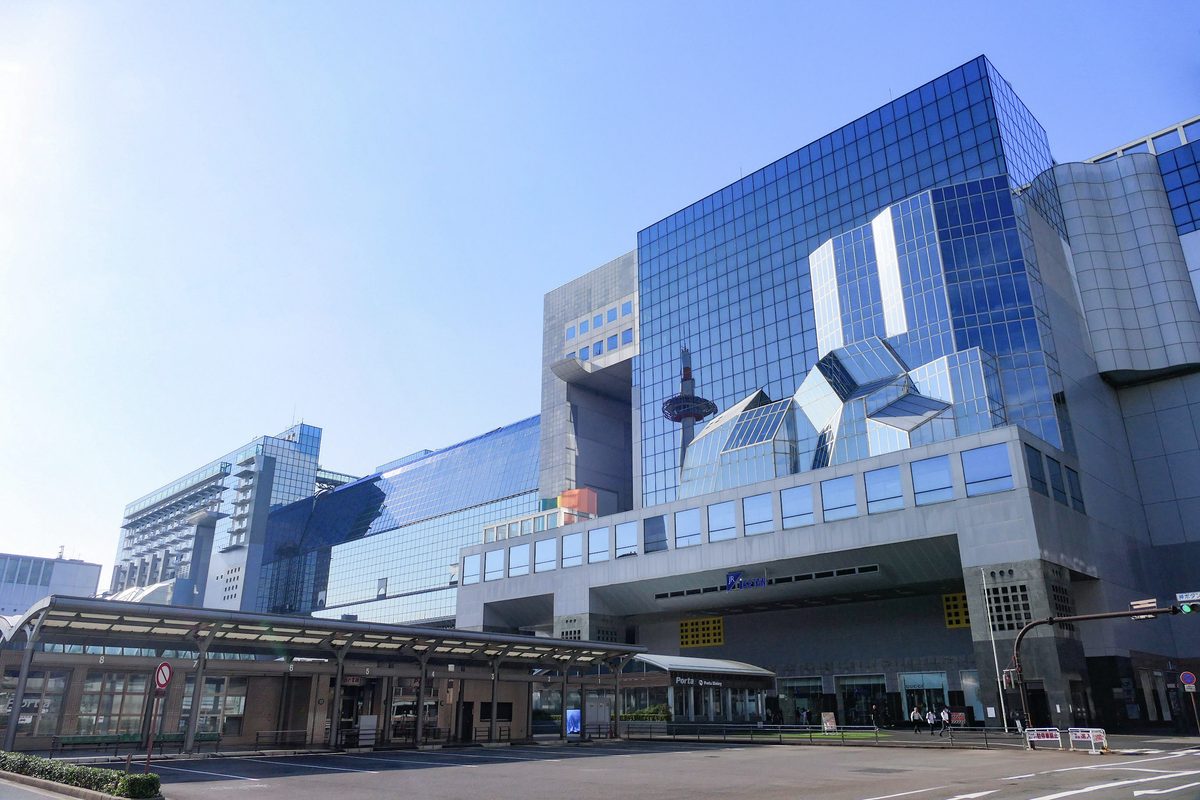 京都駅の中央口駅舎(京都市下京区)