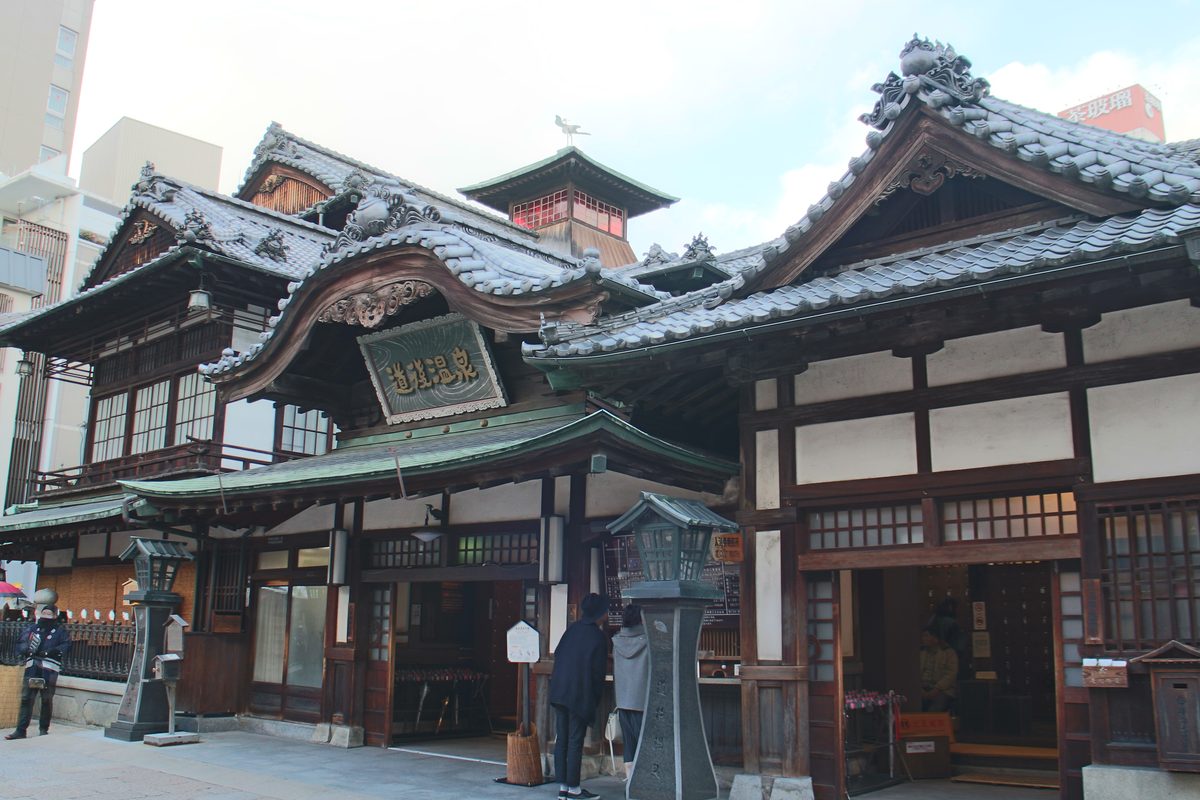 松山市の街並み(道後温泉の城下核・四国最大都市の医療圏中心)